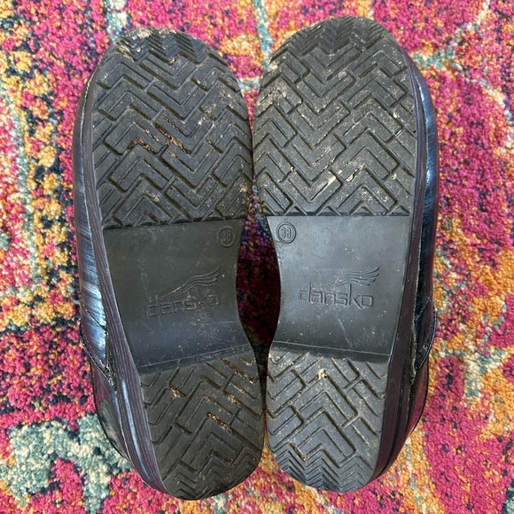 🔥Dansko | Women’s Black/Silver/Midnight Blue Ethereal Striped Leather Clogs sz 8 - Picture 10 of 12